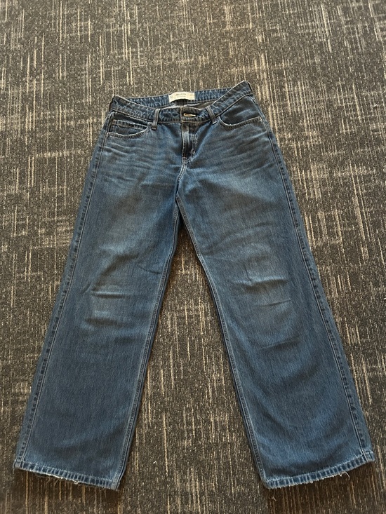 Hollister Denim - Hollister Straight-Leg Women’s Jeans in Medium Blue Wash